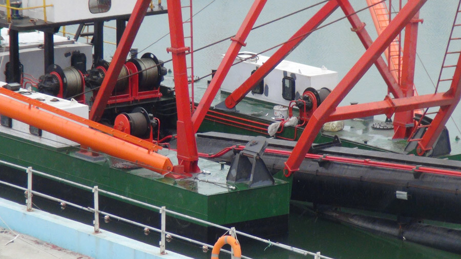Heavy duty Sand Dredger with 864kW Diesel Engine Max 1400 cbm/h Capacity Customizable Design