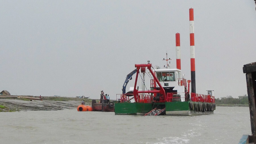 24 inch Cutter Suction Sand Dredger with Spud Carriage for 15m Dredging Depth distance 2KM