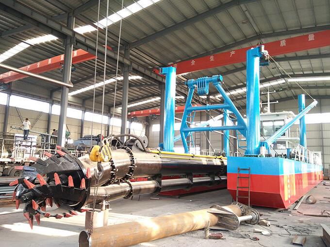 14 Inch Model 300m3/H Sand Dredger For Dredging Equipment / River Sand Mining 3