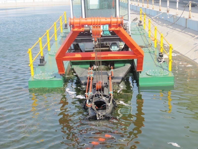 Spud Carriage Equipped 8 inch 80-100 Cubic Meter/Hour Solid Sand or Mud Cutter Suction Sand Dredger for Sand Dredging Deepening and Channel Digging