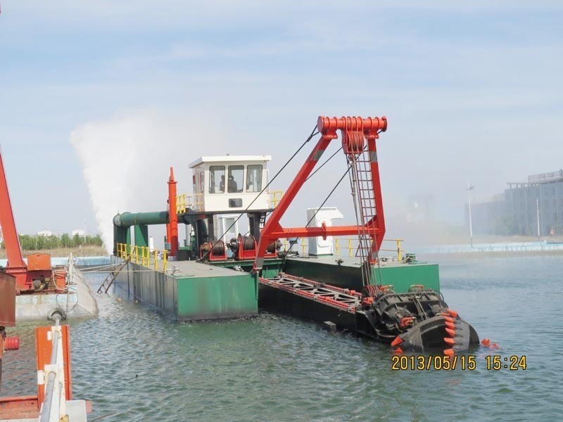 High Performance Sand Dredging Port Dredging Cutter Suction Sand Dredger Diesel Power Anchoring Boom
