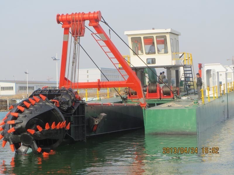 High Performance Sand Dredging Port Dredging Cutter Suction Sand Dredger Diesel Power Anchoring Boom