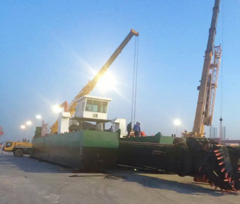 High Performance Sand Dredging Port Dredging Cutter Suction Sand Dredger Diesel Power Anchoring Boom