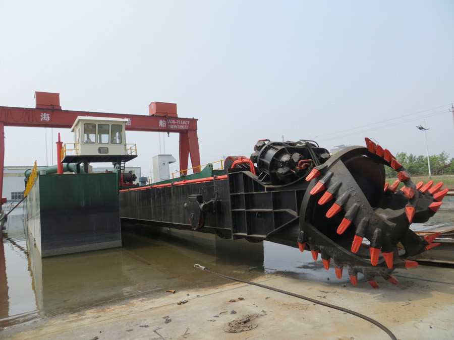 700 Cbm/H Solid Sand Dredging Cutter Suction Sand Dredger And Sea Dredging And Dredging Mud Lakes Rivers Harbors,