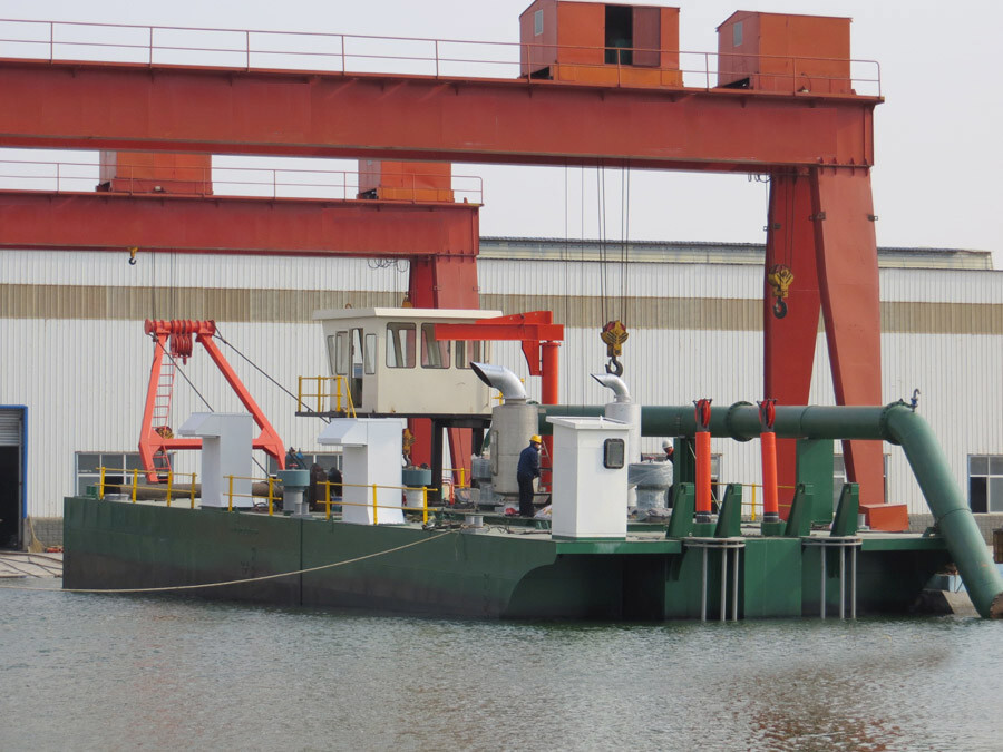 Customizable 8 Inch To 26 Inch Small Cutterhead sand dredging machine With 700mm Discharge Pipe And Spud Carriage Dredging Works And Dredging Project
