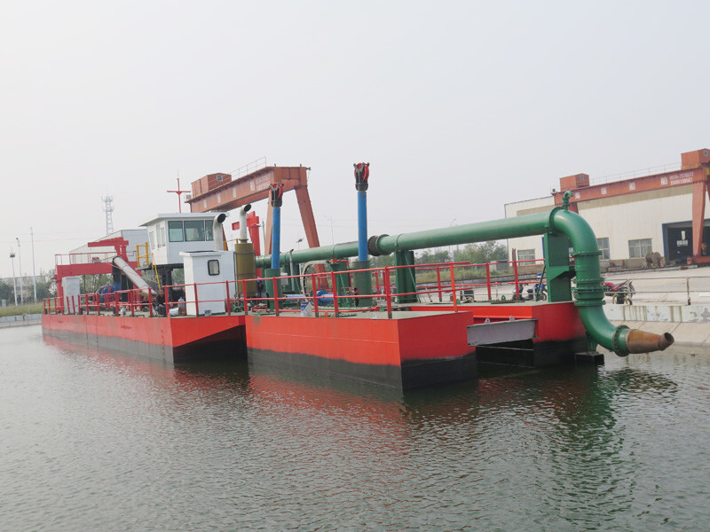650 mm 1500 Cbm/Hour Solid Sand 26 Inch Cutter Suction Dredger 2km Discharge Distance Double Dredging Pump