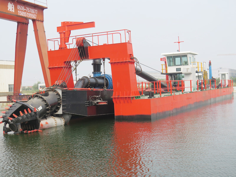 650 mm 1500 Cbm/Hour Solid Sand 26 Inch Cutter Suction Dredger 2km Discharge Distance Double Dredging Pump
