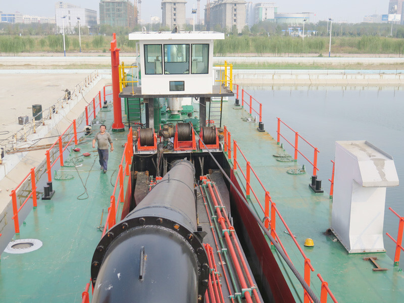 Portable 600mm Hydraulic Cutter Head Sand Suction Dredger For Sand Dredging With 2000m Discharge Distance