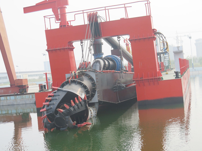 Portable 600mm Hydraulic Cutter Head Sand Suction Dredger For Sand Dredging With 2000m Discharge Distance