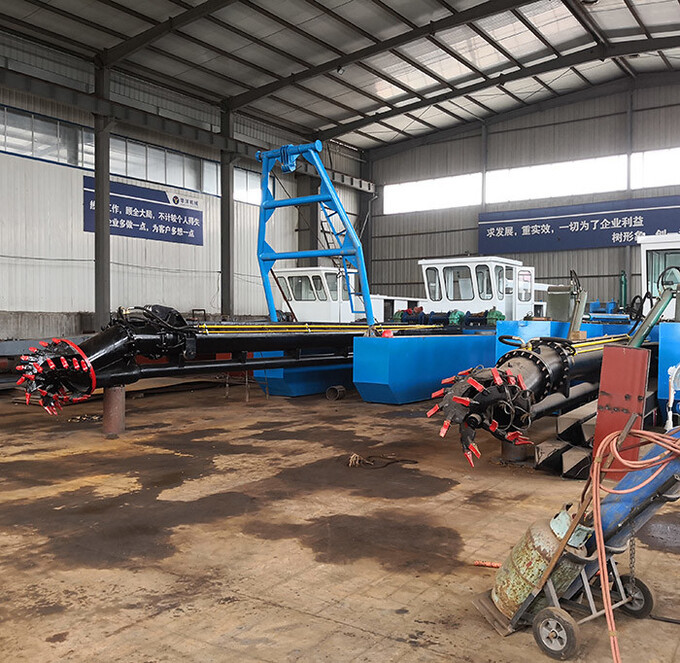 YSCSD250 Model Diesel sand suction dredger Main Engine Power Is 426kw Very Practical 0