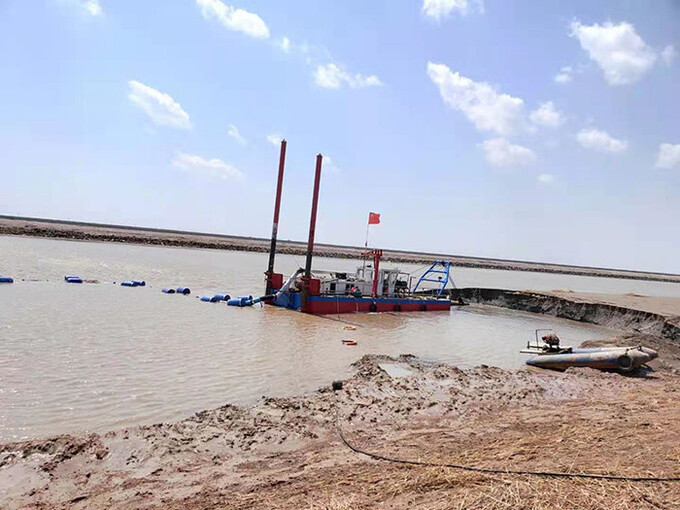 YSCSD250 Model Diesel sand suction dredger Main Engine Power Is 426kw Very Practical 1