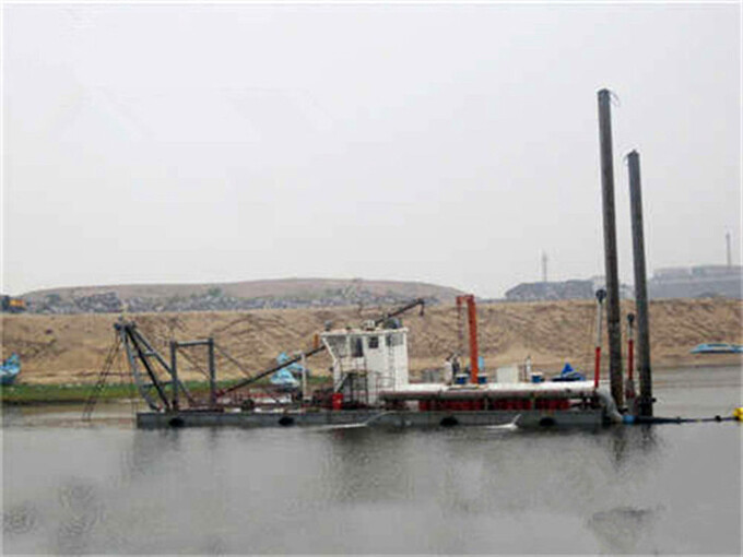 The Daily Output of This 18 Inch Model Dredges And Dredging Machine is 6000 Cubic Meters 3