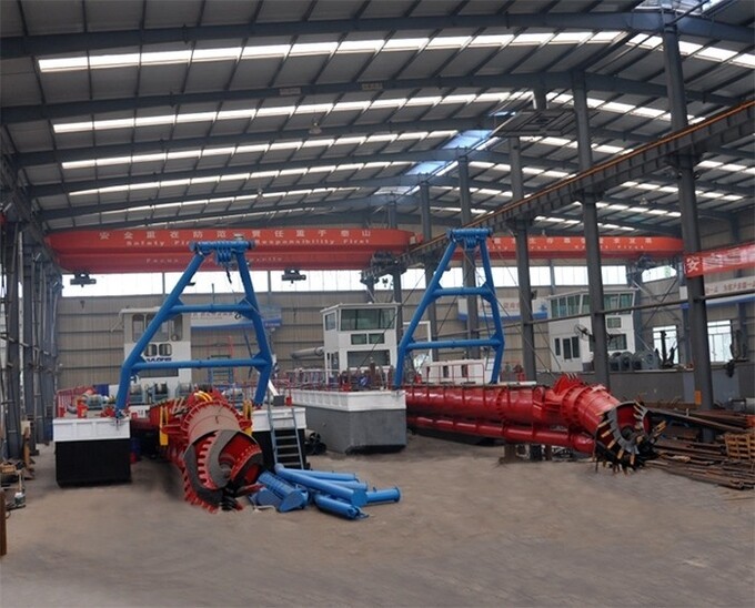 The Daily Output of This 18 Inch Model Dredges And Dredging Machine is 6000 Cubic Meters 1