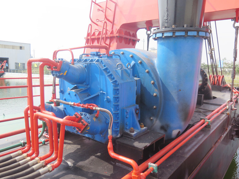 High Efficiency 650mm 26 inch Cutter Suction Sand Dredger with 1864KW Cummins Marine Diesel Engine