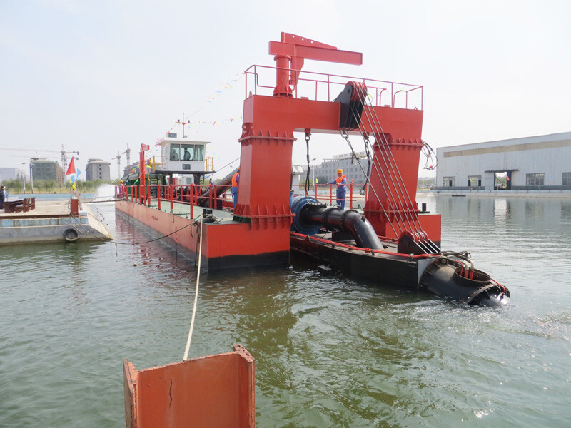 High Efficiency 650mm 26 inch Cutter Suction Sand Dredger with 1864KW Cummins Marine Diesel Engine