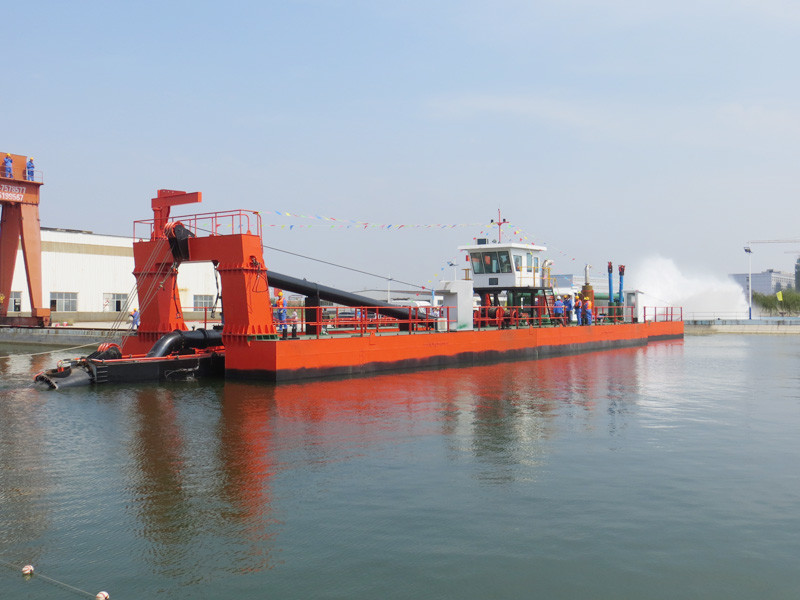 High Efficiency 650mm 26 inch Cutter Suction Sand Dredger with 1864KW Cummins Marine Diesel Engine