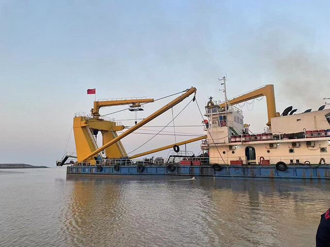 200mm Cutter Diameter Dredger Ship With Diesel Engine For Up To 30 Meters Dredging Depth 3