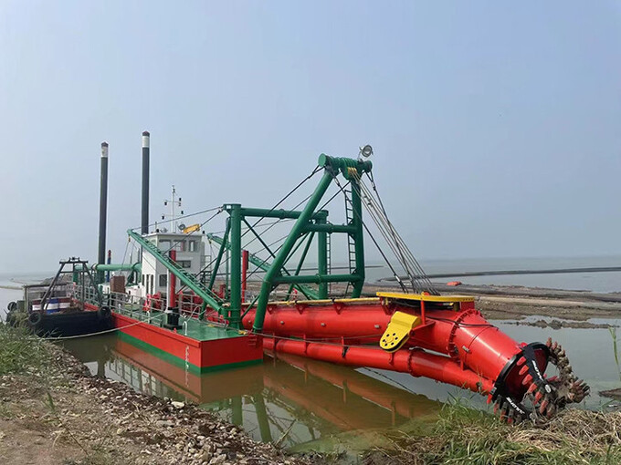 200mm Cutter Diameter Dredger Ship With Diesel Engine For Up To 30 Meters Dredging Depth 1