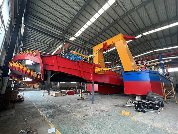 Professional Cutter Sand Dredger With WN650 Sand Pump For Large Scale Dredging Projects 0