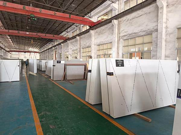 Large board export lifting workshop