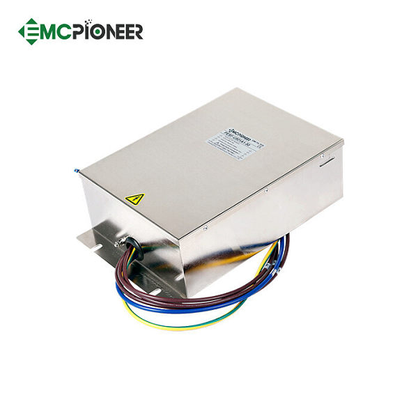 Three phase EMI filter