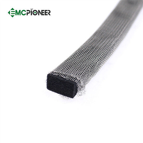 Metal wire mesh with elastomer core