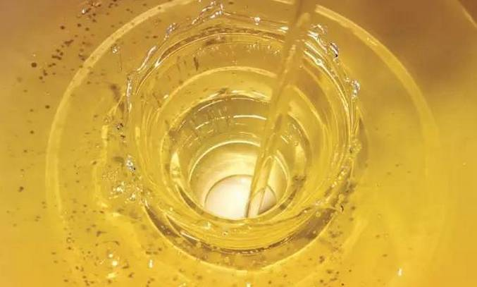 Cat berasaskan air yang diperbuat daripada resin berasaskan air jenis baharu