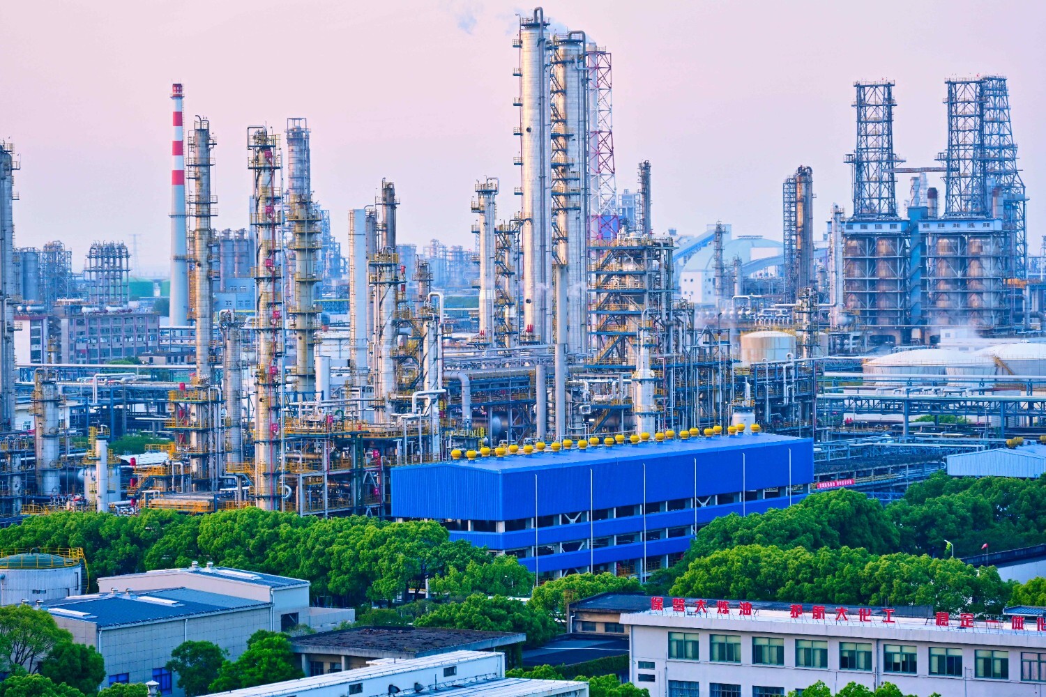 HONGFENG Delivers 180km Fire-Rated Cable Tray System for Saudi Aramco's Jafurah Gas Field