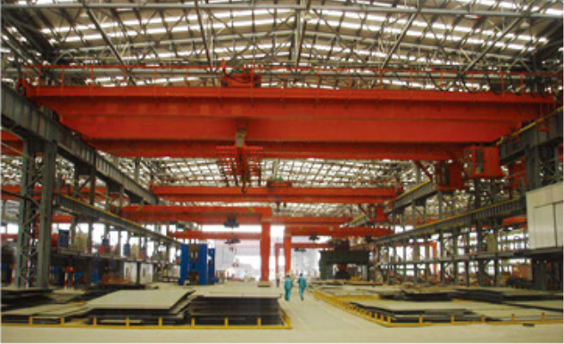 The factory produces port gantry cranes, unloading bridge cranes, and other heavy-duty cranes3