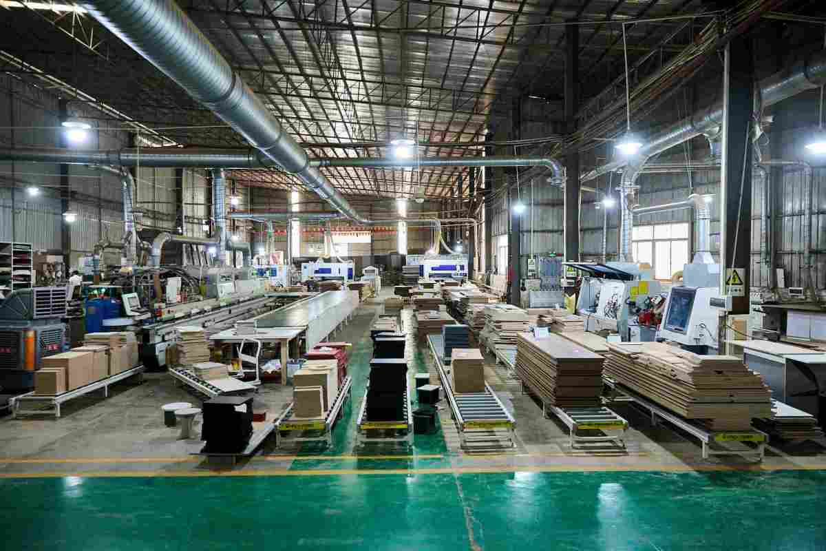 1791542759967134191693688832.jpg Moyisi factory workshop, Foshan: assembly floor