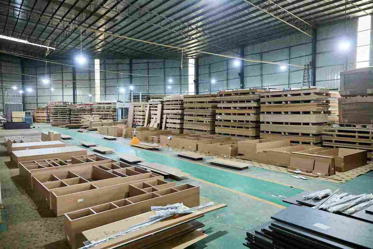 1791542797967134348338360320.jpg Moyisi factory workshop, Foshan: finished panels before packing