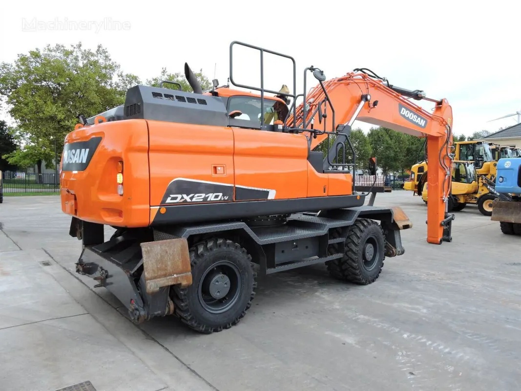 Used Doosan DX210W Excavator