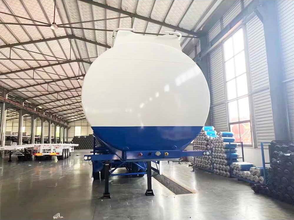 45,000-litre carbon steel crude oil tanker trailer