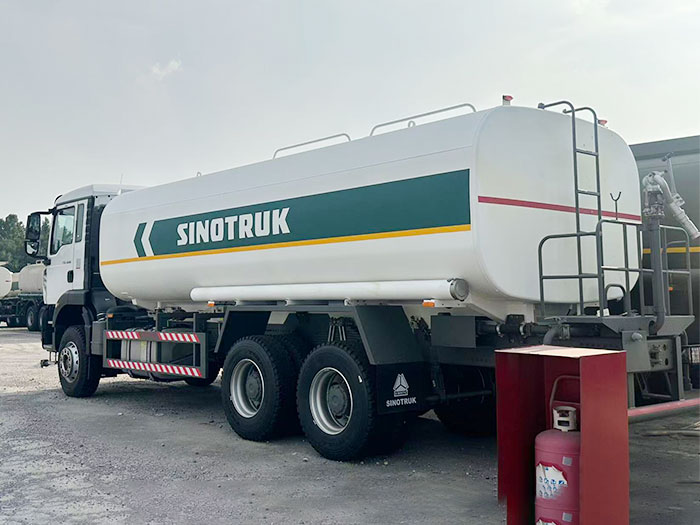 Sinotruk HOWO TX water tank truck