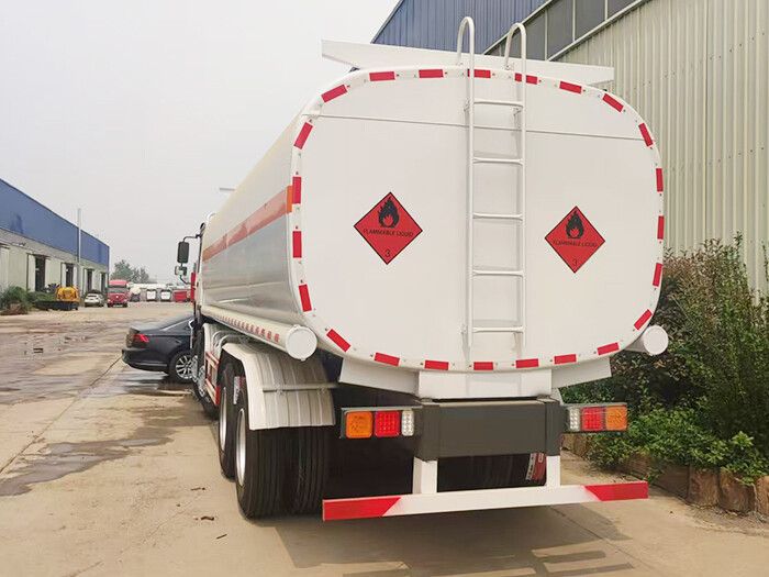 Sinotruk Howo 8x4 Fuel Tanker Truck