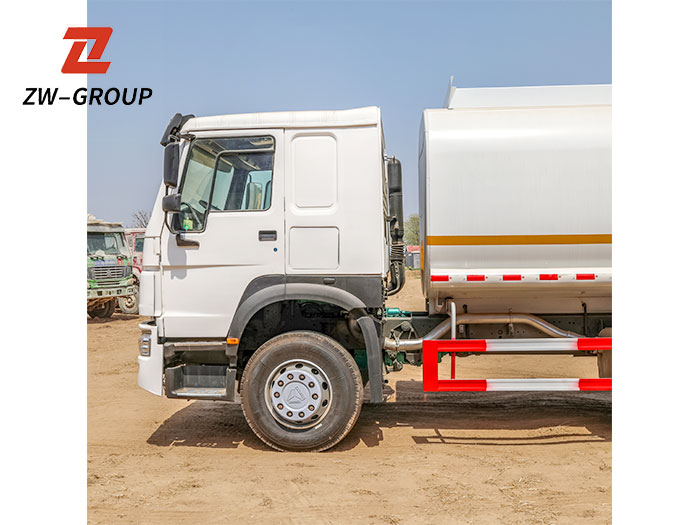 375 HP Howo Fuel Tank Truck