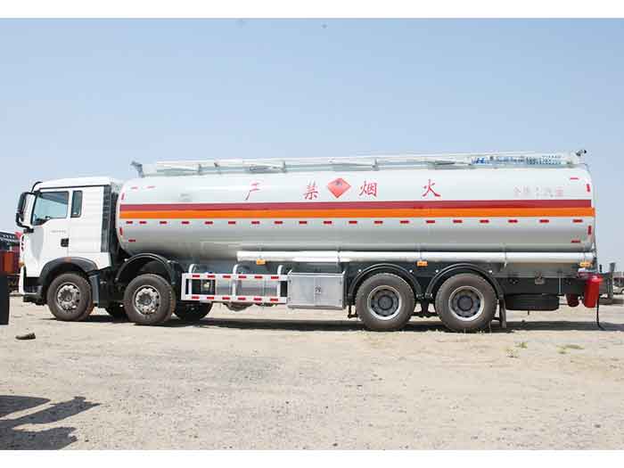 Howo 12 Wheeler Oil Tanker Trucks