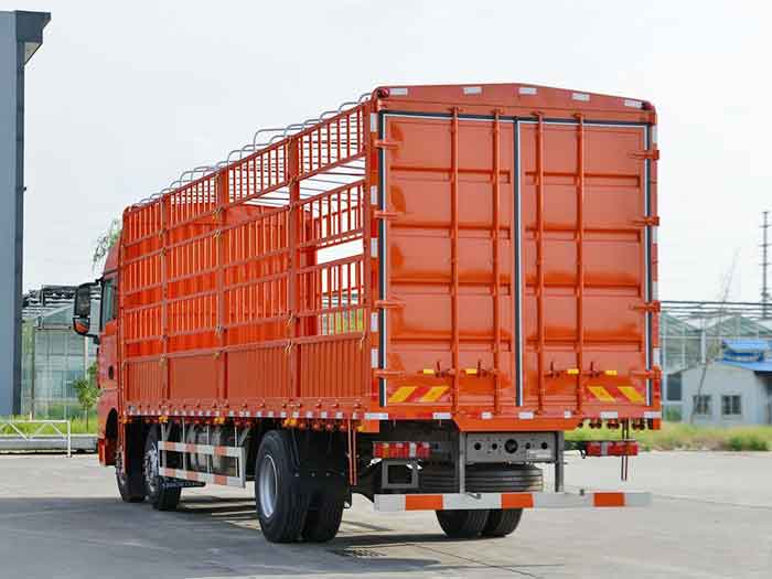 Sinotruk SITRAK G7 6X2 Fence Cargo Truck