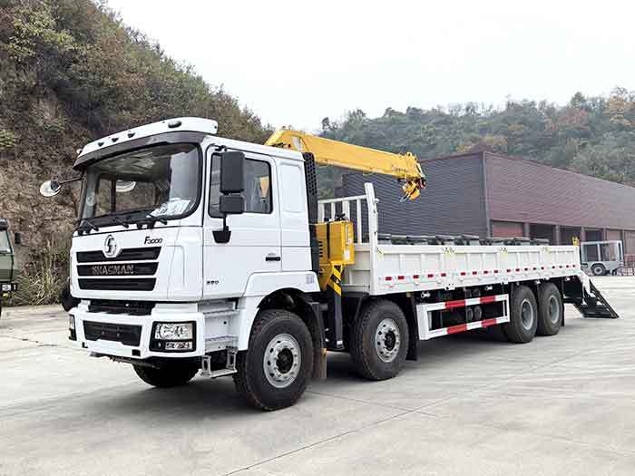 Shacman F3000 truck mounted crane