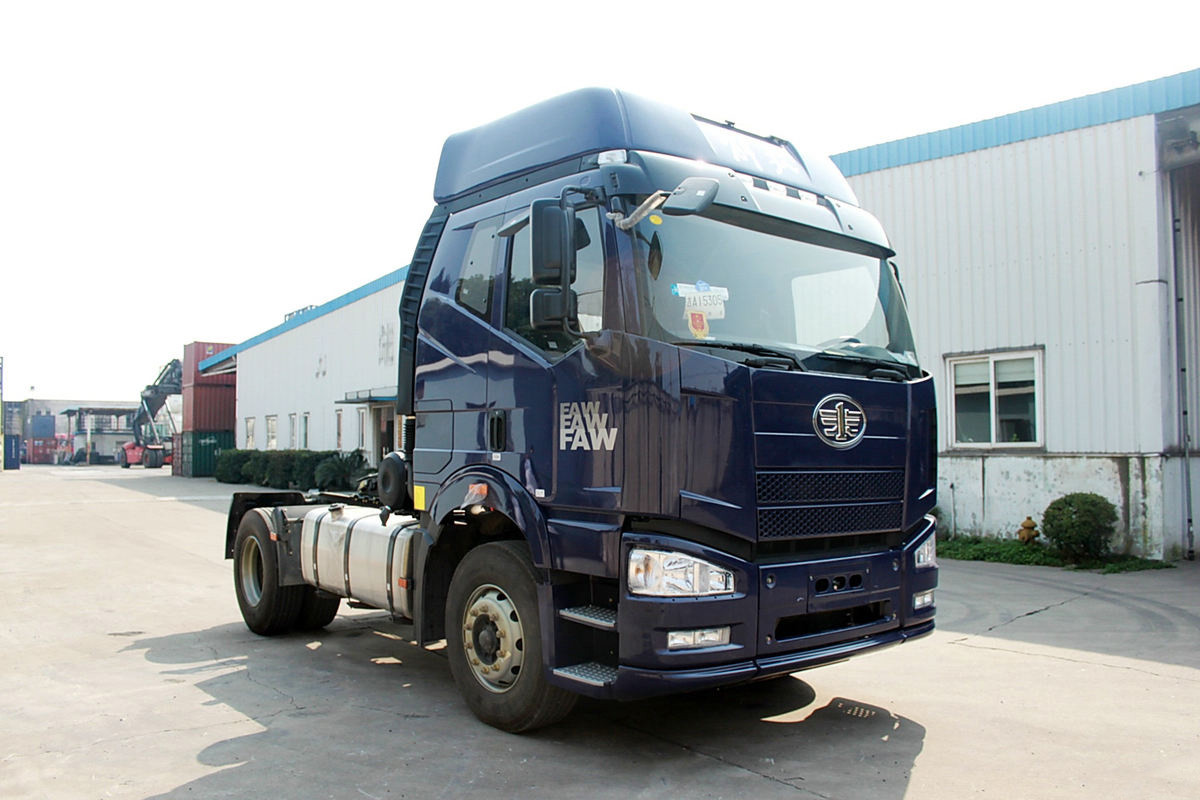 Faw J6P 4x2 420HP Tractor Truck