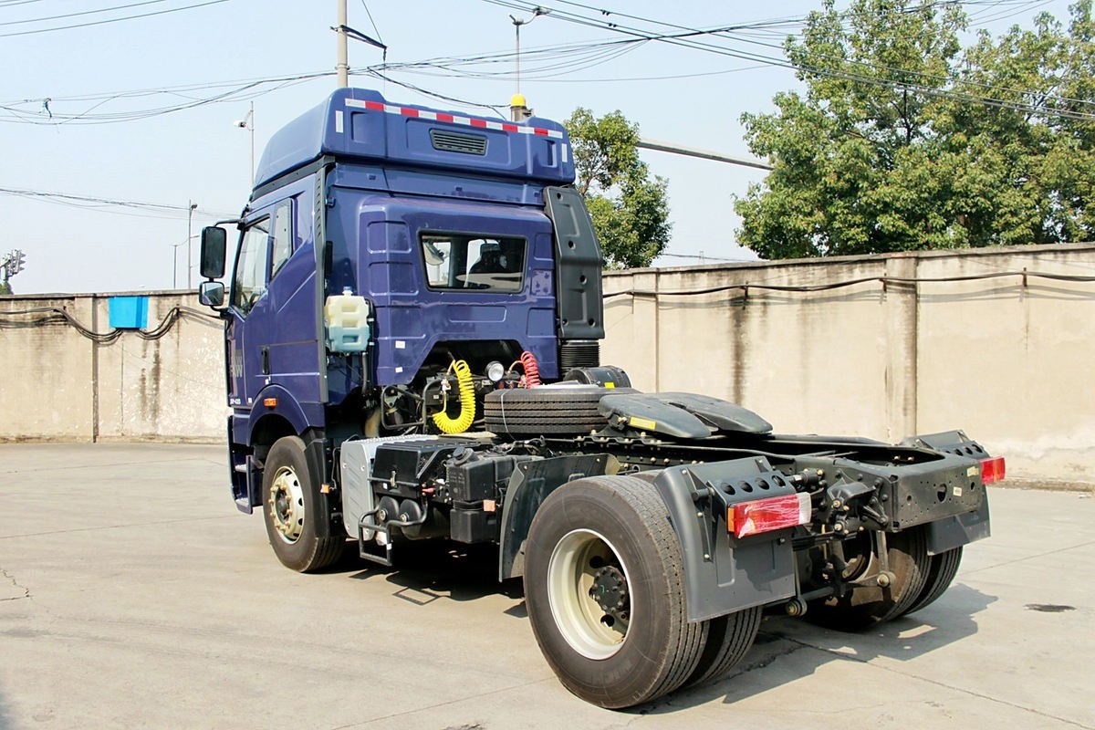 Faw J6P 4x2 420HP Tractor Truck