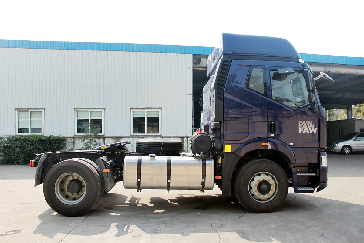 Faw J6P 4x2 420HP Tractor Truck