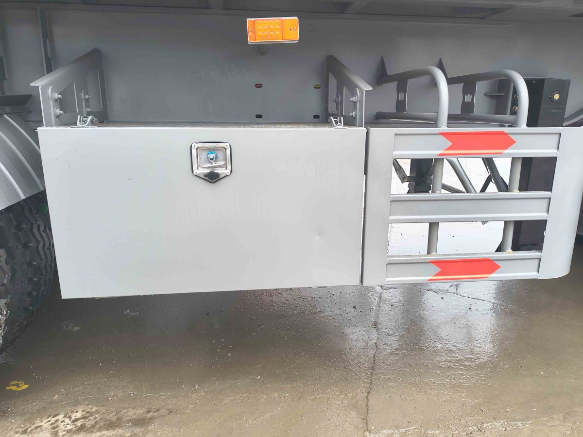 Heavy Duty Tri Axle Dump Trailer Heavy Duty Tri Axle Dump Trailer