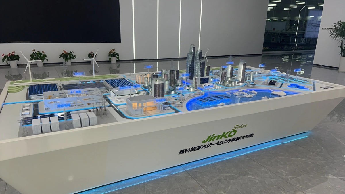 Exploring the Jinko Factory A Behind-the-Scenes Look at Solar Technology 1
