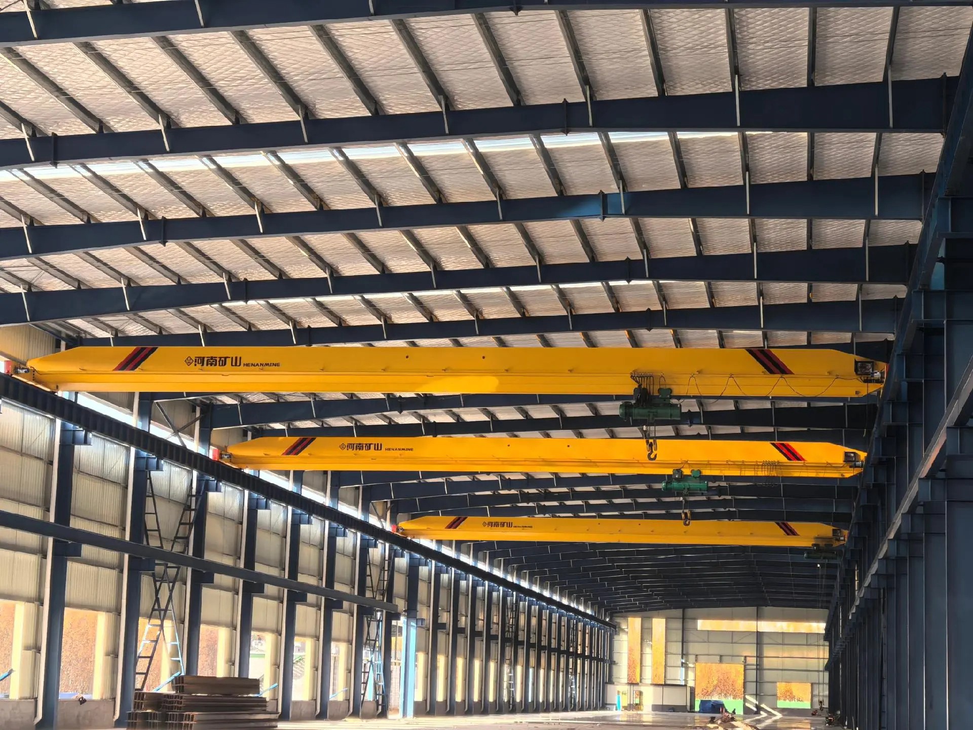 Crane-Ready Industrial Steel Workshop with Custom-Engineered Framing