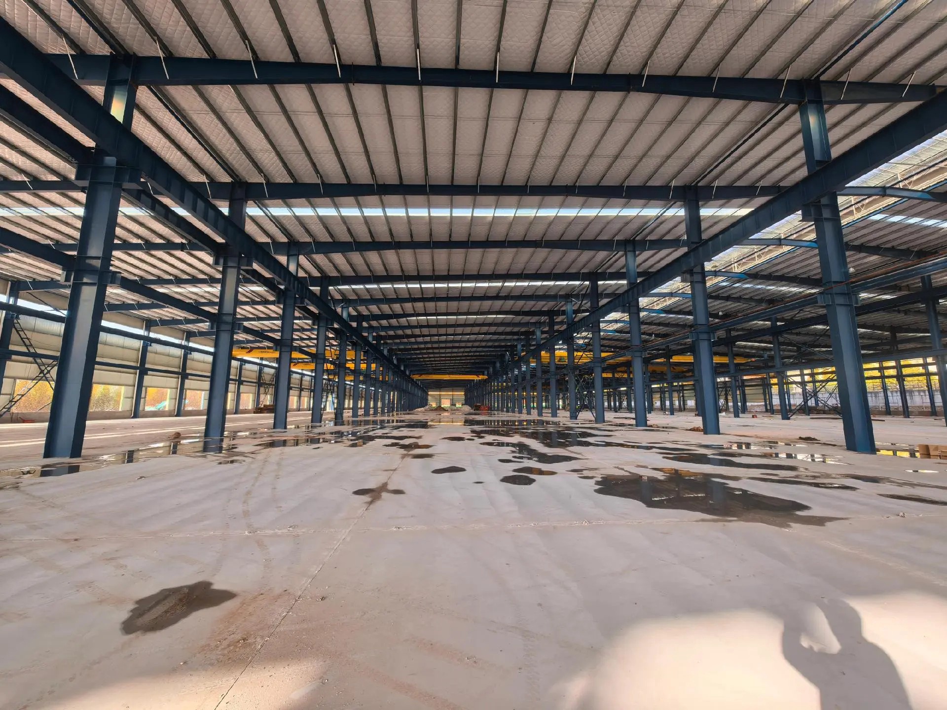 Crane-Ready Industrial Steel Workshop with Custom-Engineered Framing