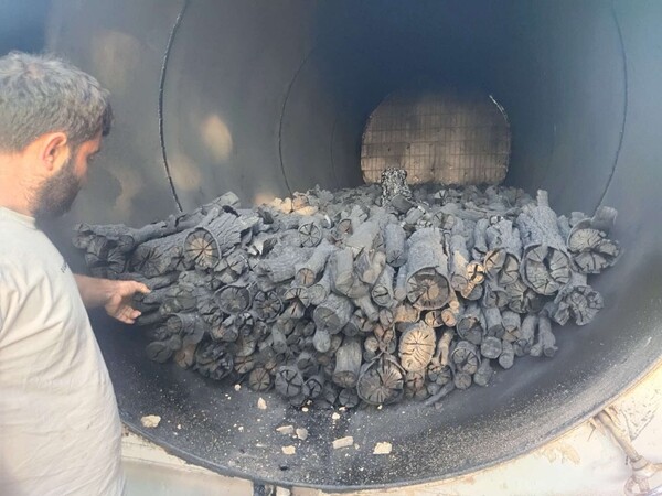 Wood Charcoal Made by Hongrun Horizontal Carbonization Furnace from Turkey Customer