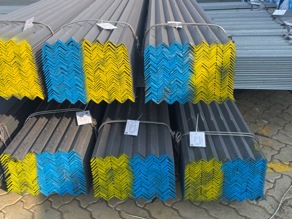 Ángulo de acero al carbono SS400