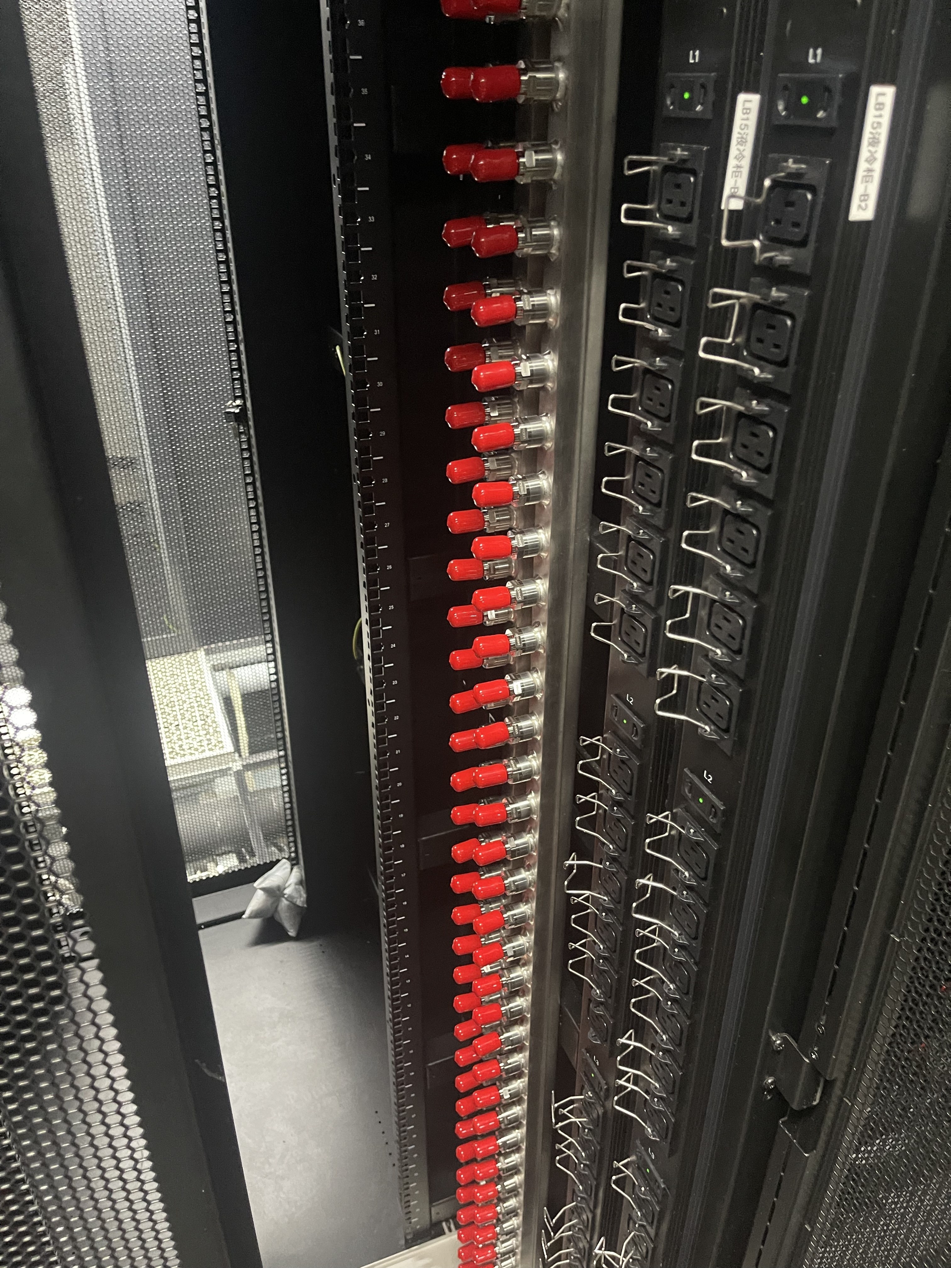 Les défaillances des collecteurs refroidis par liquide sont souvent dues à une incompatibilité d'interface thermique, et non à la qualité des matériaux