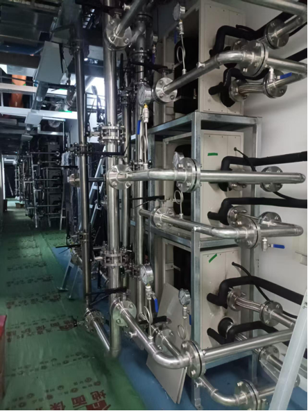 Solutions de refroidissement liquide sur mesure pour serveurs IA Solutions de refroidissement liquide sur mesure pour serveurs IA